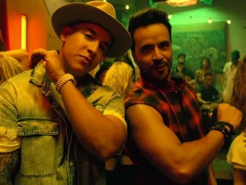 Sao Bayern "cực nhắng" cover bản hit Despacito