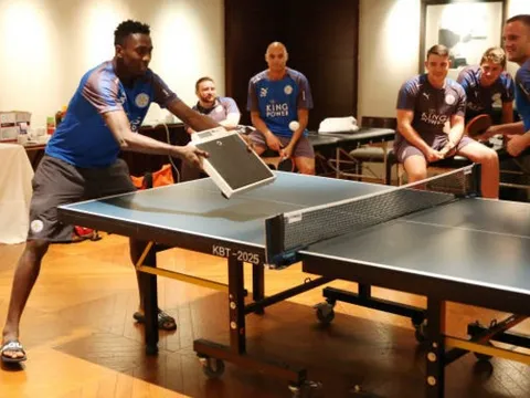 Sao Leicester chơi 'lầy' trên bàn bóng bàn