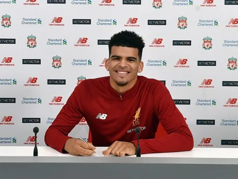 Sao mai Solanke CHÍNH THỨC ra mắt Liverpool
