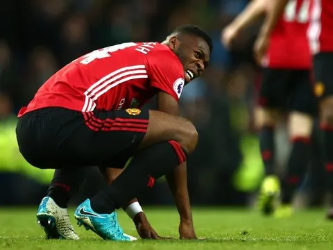 Sao trẻ Hà Lan chấn thương, Man Utd "họa chồng họa"
