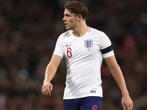 Tarkowski hết hi vọng dự World Cup 2018 cùng Tam Sư