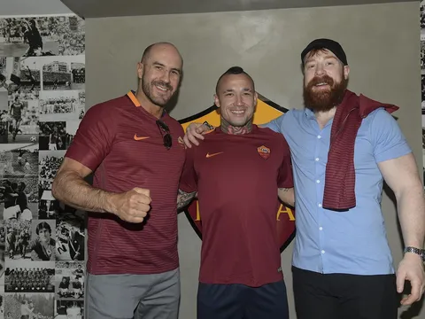 Sao WWE đặt chân đến đại bản doanh AS Roma