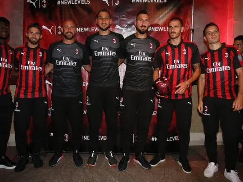 Sắp chia tay, Bonucci gượng gạo ra mắt áo mới của Milan
