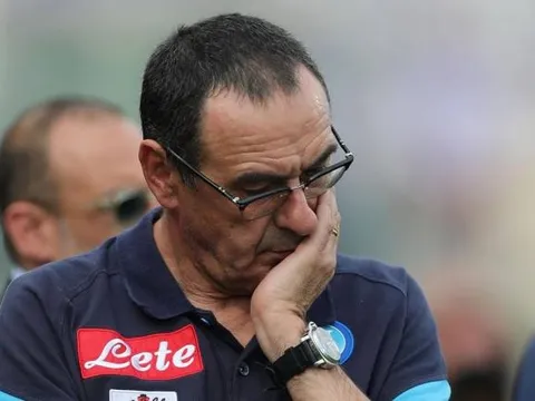 Lý do Sarri chưa đến là do... Chelsea keo kiệt?