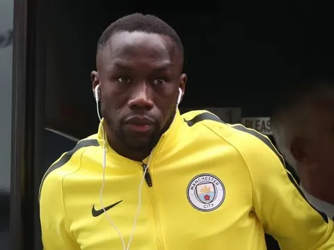Sau 10 năm, Bacary Sagna chuẩn bị hồi hương thi đấu