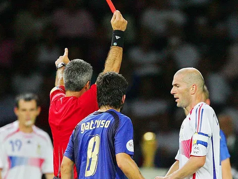Sau 12 năm, trọng tài tiết lộ sự thật về chiếc thẻ đỏ của Zidane