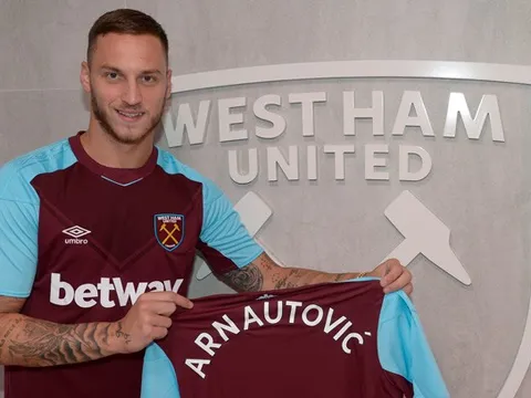 Sau Chicharito, West Ham lập kỷ lục với Arnautovic