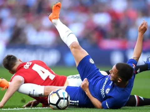 Sau FA Cup, CĐV Anh hoang mang khi Phil Jones dự World Cup