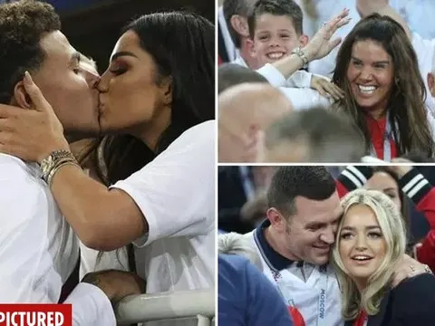 Sau khi hạ Colombia, đội Anh ào lên khán đài ôm hôn vợ con, chia sẻ niềm vui chiến thắng