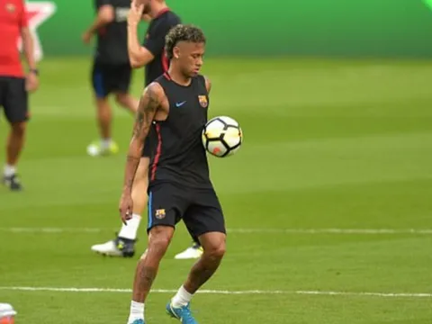 Sau tất cả, Neymar lại ra sân tập cùng Barcelona