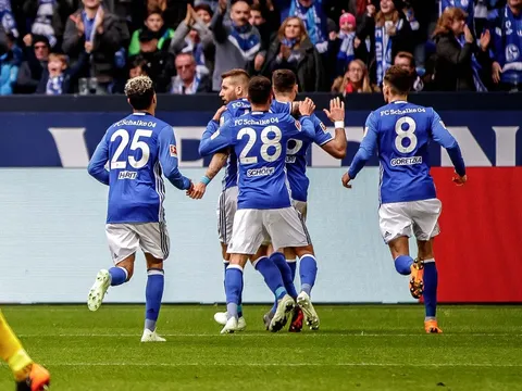 Schalke lại thắng, Bayern chưa thể làm 'Vua'