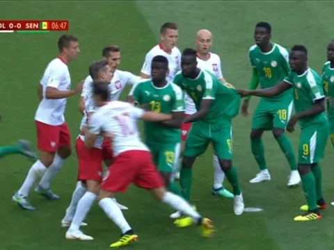 Pha phối hợp đá phạt góc lạ lùng của tuyển Senegal