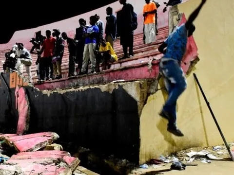68 người thương vong trong vụ chen lấn tại sân vận động ở Senegal