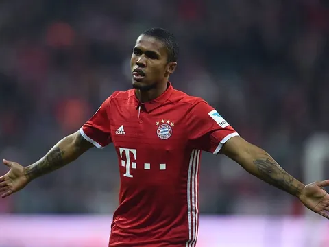 Sếp lớn Bayern: Douglas Costa khó rời CLB