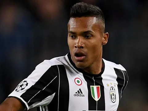Sếp lớn Juventus CHỐT tương lai Alex Sandro