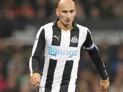 Benitez đề cử học trò Shelvey vào đội hình Tam Sư
