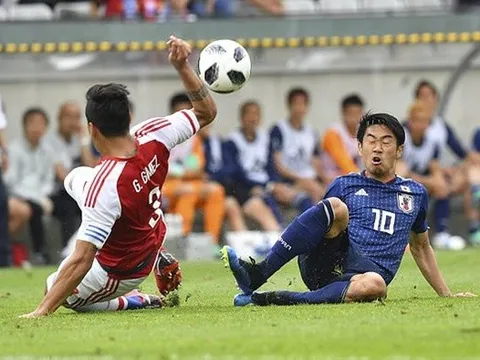 Shinji Kagawa lăn xả trước Paraguay, bất chấp World Cup chỉ còn đếm bằng giờ