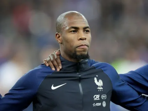 Vài giờ tới, Man Utd đàm phán mua hậu vệ phải số 1 tuyển Pháp