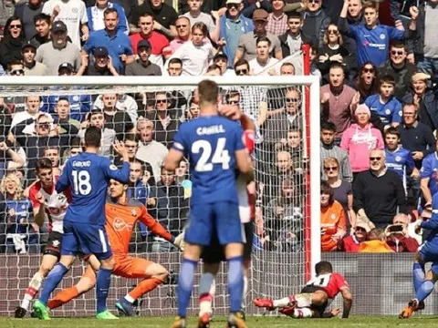 Siêu dự bị Giroud lên tiếng, Chelsea thoát hiểm theo kịch bản khó tin