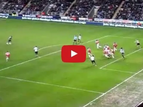 Siêu phẩm để đời của Cheick Tiote vào lưới Arsenal