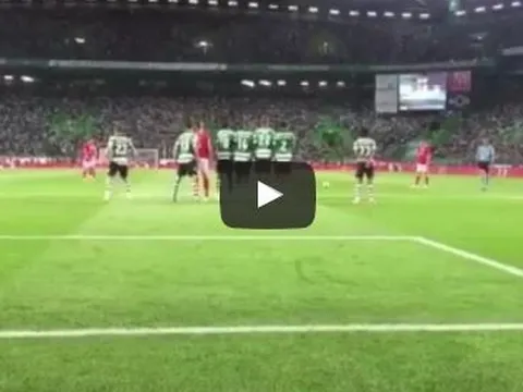 Siêu phẩm sút phạt của Victor Lindelof vào lưới Sporting Lisbon