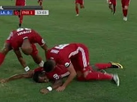 Siêu phẩm từ khoảng cách 40m của Didier Drogba