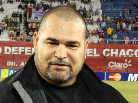 Siêu thủ môn Chilavert ví trọng tài như mafia