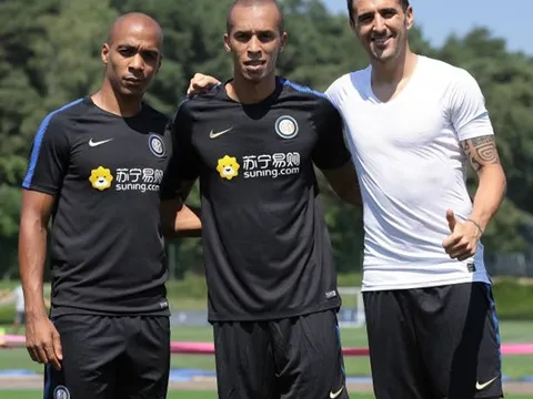 Siêu trung vệ của Inter Milan được chào đón như người hùng trong ngày hội quân