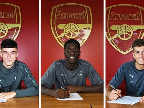 Arsenal ký hợp đồng với một lúc 3 tài năng trẻ