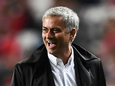 HLV Mourinho 'đá đểu' Jurgen Klopp