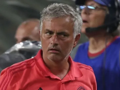 Chỉ một trung vệ có tố chất thủ lĩnh, Man Utd nên chọn mua cái tên này