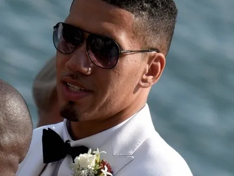 Smalling cực bảnh trai trong ngày đưa Cooke về một nhà