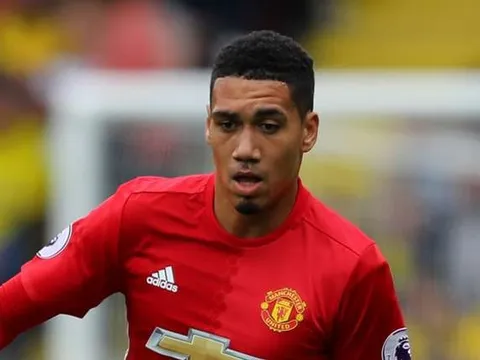 Smalling đáp trả chiêu trò "khích tướng" của Mourinho