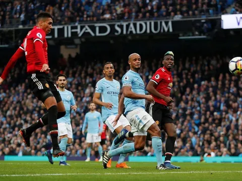 Smalling hé lộ chỉ đạo của HLV Mourinho trong giờ nghỉ
