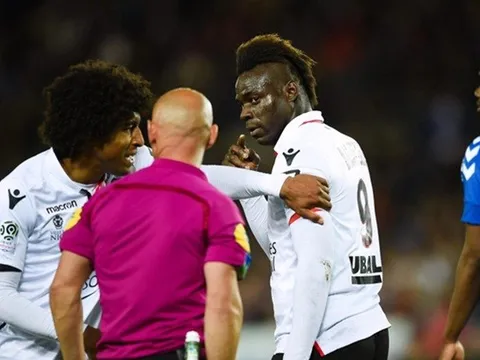 SỐC! Balotelli sắp bị cấm thi đấu hết mùa tại Ligue 1