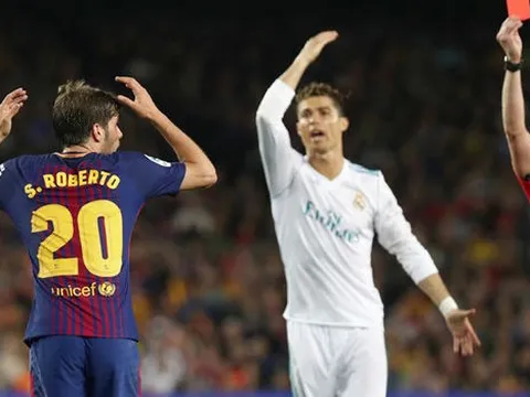 SỐC: Bị treo giò 4 trận, sao Barca ám chỉ trọng tài là.. con chó