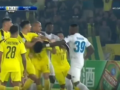 Bình luận: Cầu thủ Hà Nội FC "thi triển Võ-League" ở AFC Cup