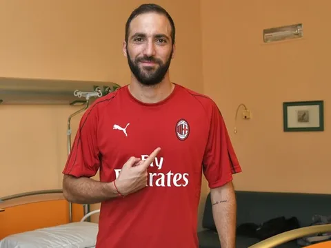 TIẾT LỘ: Chelsea "chày cối" đến phút cuối với Higuain