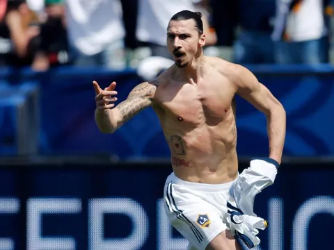 SỐC: Ibra từ chối mức lương 100 triệu USD để đến LA Galaxy