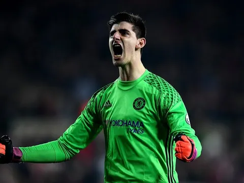 Sốc: Lý do NGỚ NGẨN khiến Courtois chấn thương