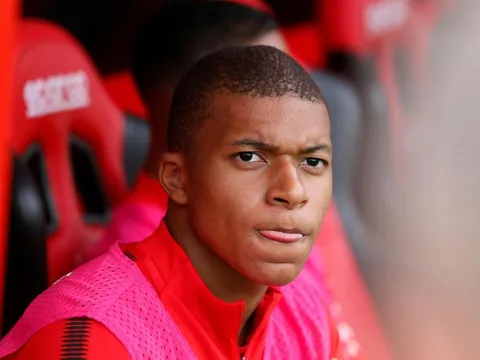 SỐC: Mbappe nổi loạn, bị Monaco cô lập