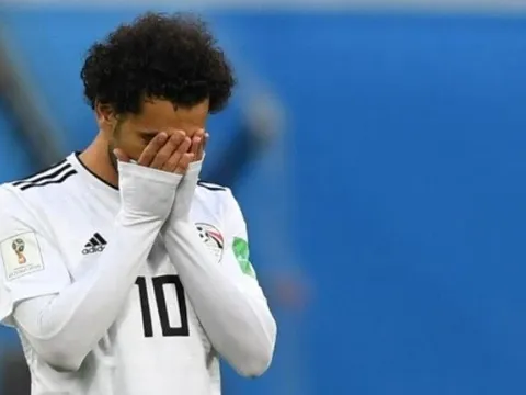 SỐC: Salah cân nhắc giã từ đội tuyển quốc gia