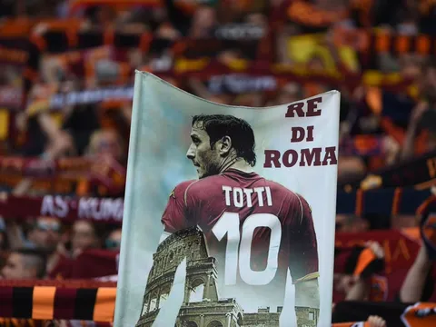 Sốc: Totti phủ nhận chuyện giải nghệ