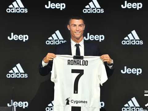 SỐC với giá trị chuyển nhượng khi Ronaldo lần đầu tiên được bán