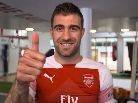 Sokratis đến Arsenal: Wenger lí giải vì sao đội bóng thiếu người lãnh đạo