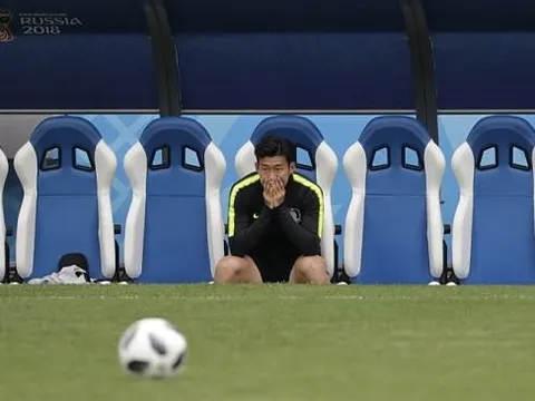 Son Heung-min lo lắng trên sân tập Hàn Quốc trước trận mở màn