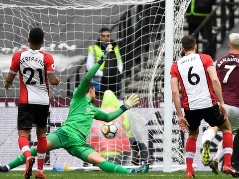 Southampton! Làm gì 'dưới đó' vậy?