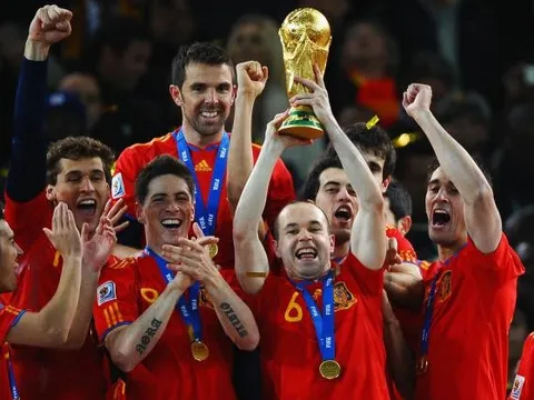 "Andres Iniesta và Fernando Torres giải nghệ sẽ bắt đầu cho một cuộc chuyển giao thế hệ mới"
