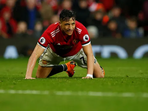Man City vô địch, fan Arsenal 'troll' Sanchez
