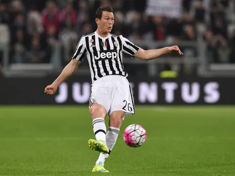 Arsenal cần gì ở Stephan Lichtsteiner?